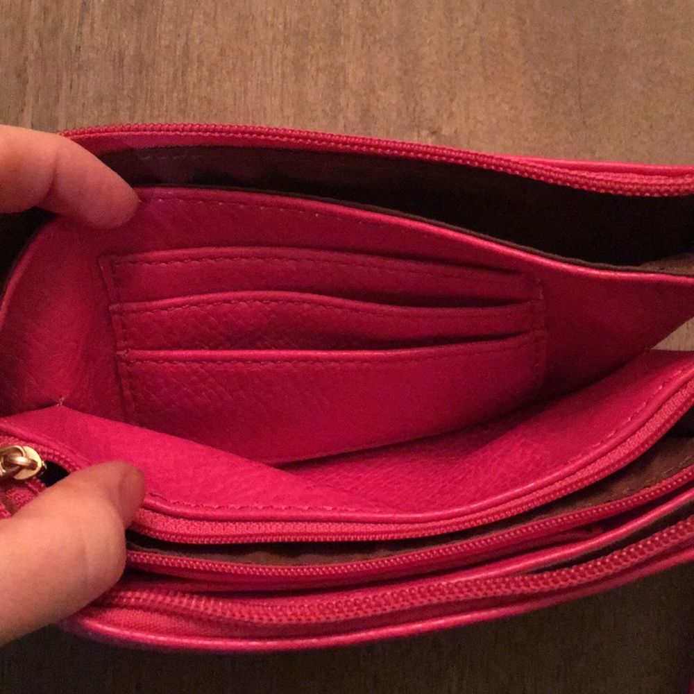 Pink faux leather wristlet - Picture 3 of 3